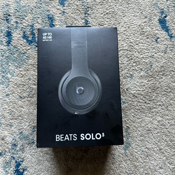 Beats Solo 3 NEW - Picture 1 of 6